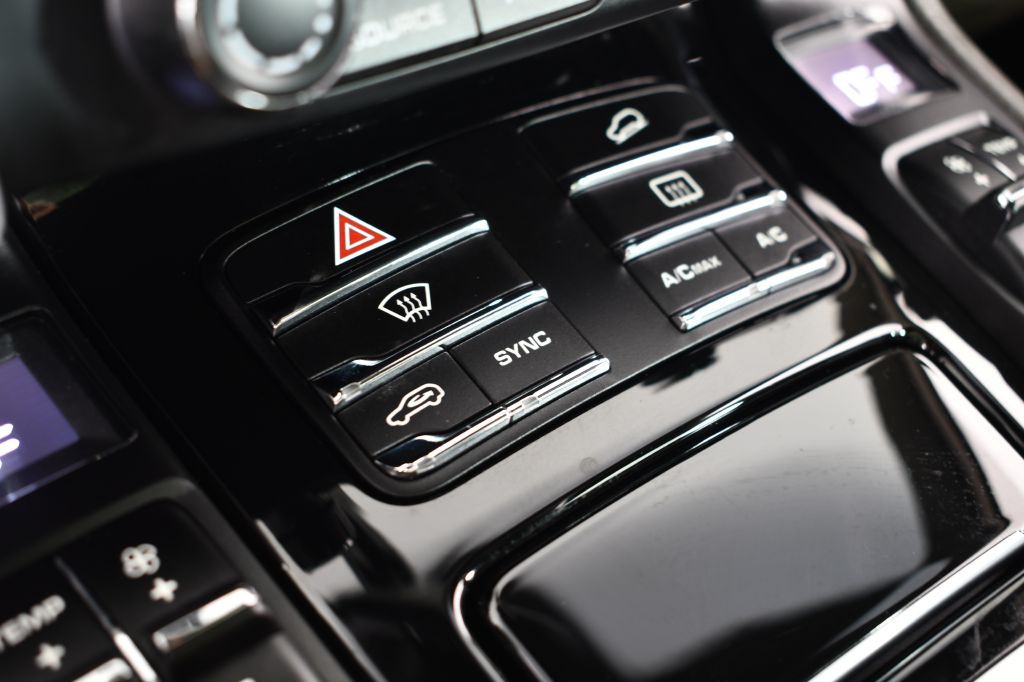 2017 Porsche Cayenne Image 33