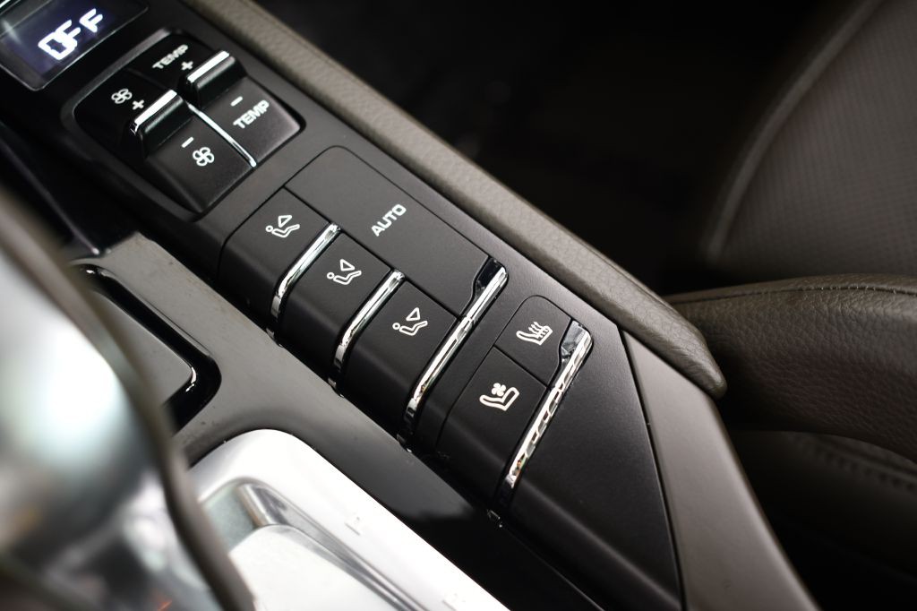 2017 Porsche Cayenne Image 34