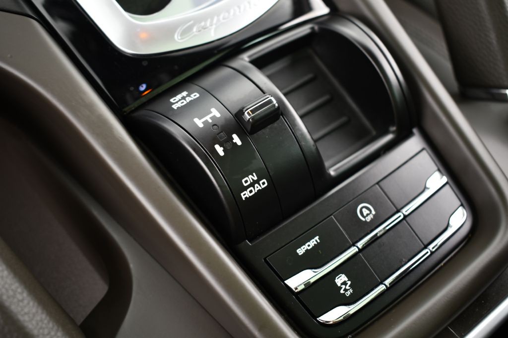 2017 Porsche Cayenne Image 35