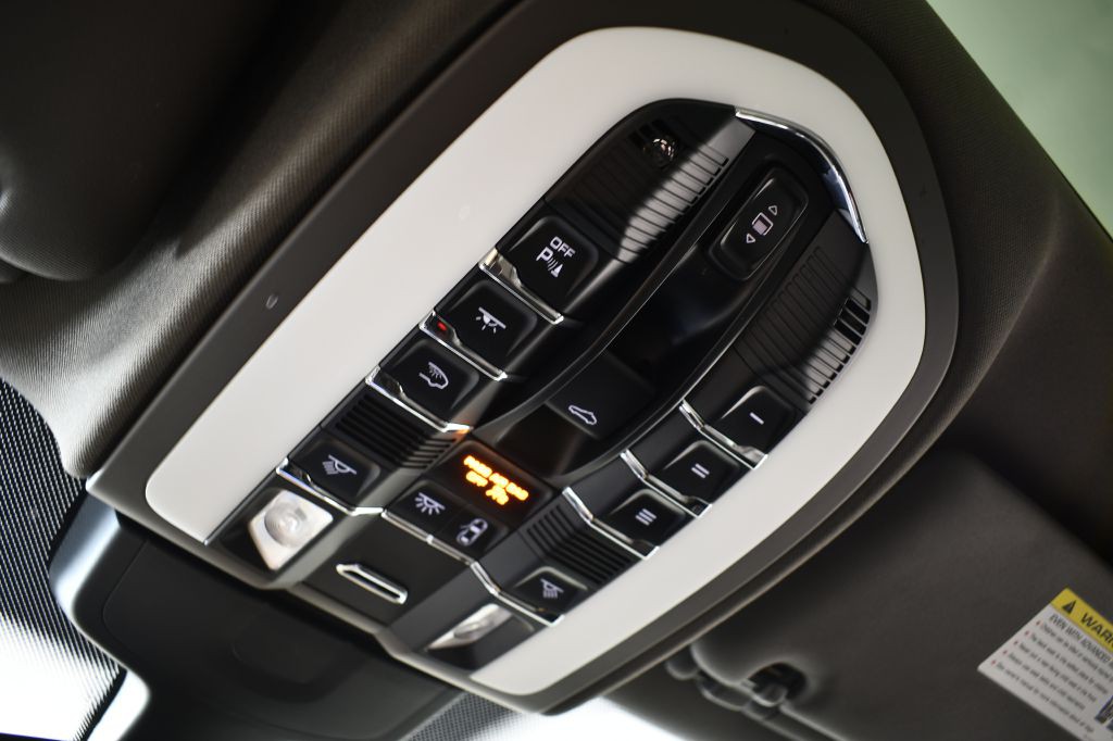 2017 Porsche Cayenne Image 37