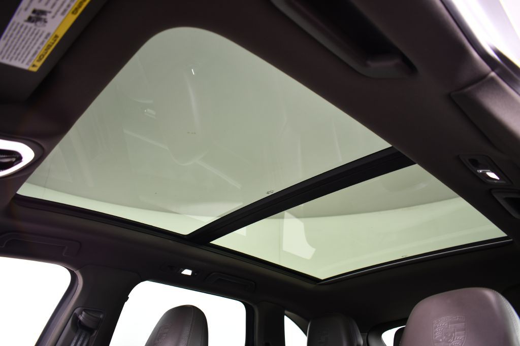 2017 Porsche Cayenne Image 38