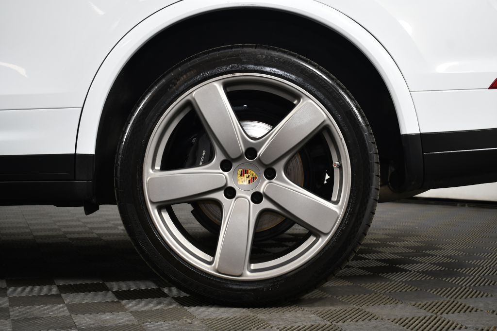 2017 Porsche Cayenne Image 48