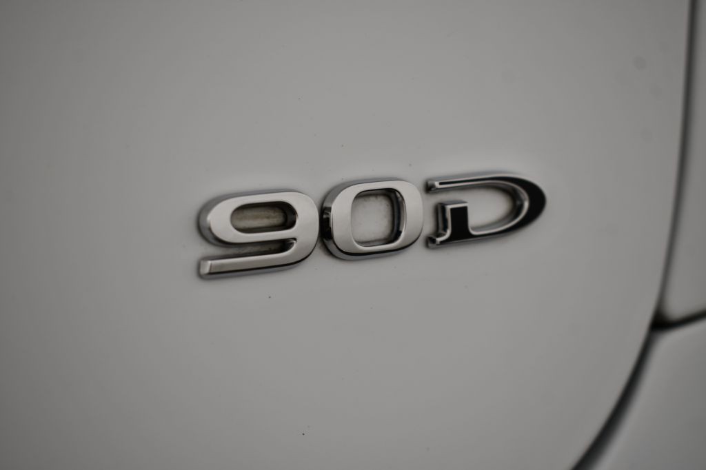 2016 Tesla Model S Image 12