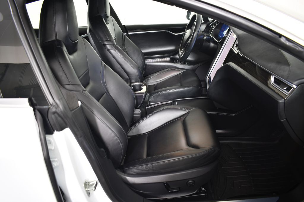 2016 Tesla Model S Image 21