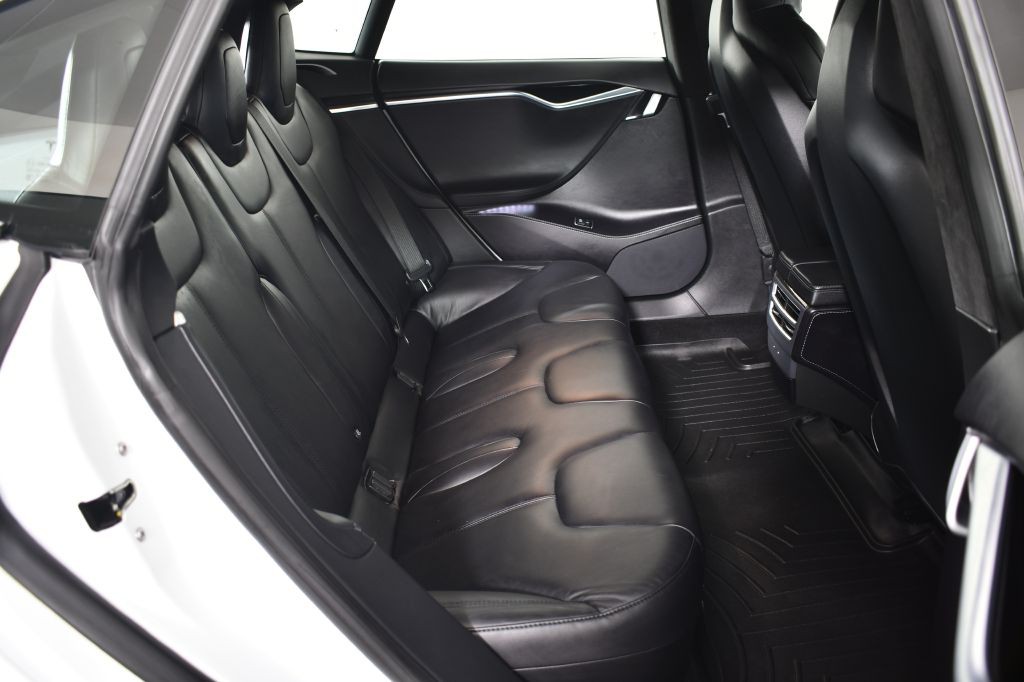 2016 Tesla Model S Image 23