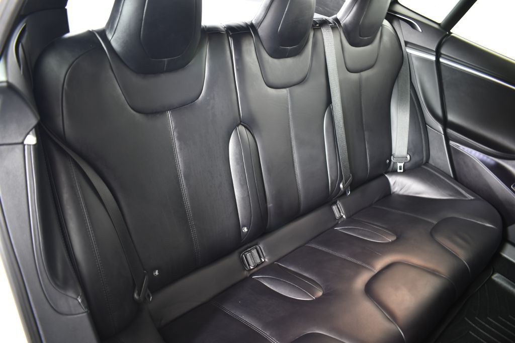 2016 Tesla Model S Image 24