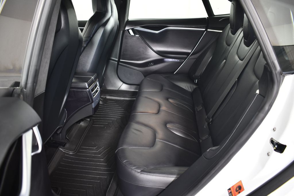 2016 Tesla Model S Image 25