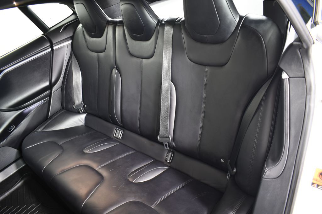 2016 Tesla Model S Image 26