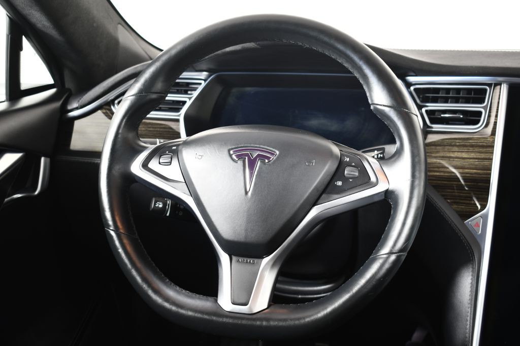 2016 Tesla Model S Image 28