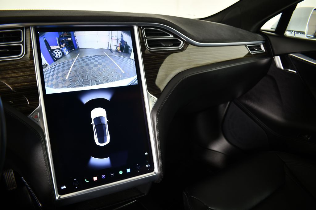 2016 Tesla Model S Image 33