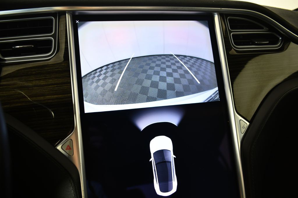 2016 Tesla Model S Image 39