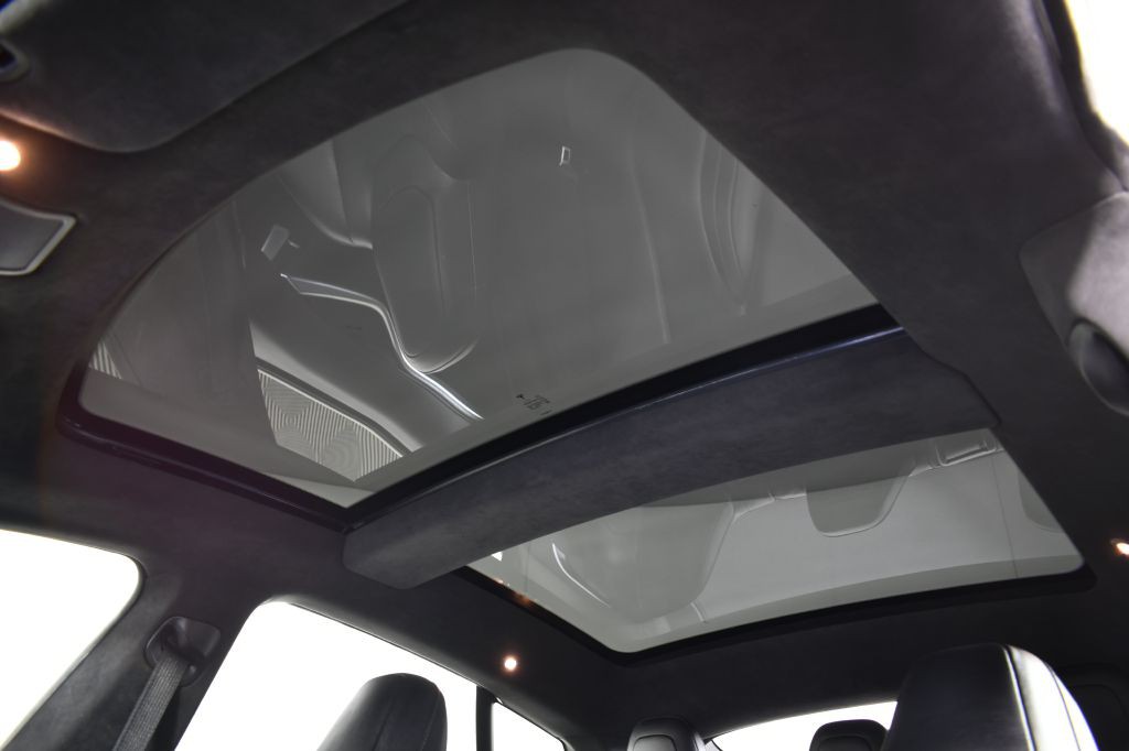 2016 Tesla Model S Image 40