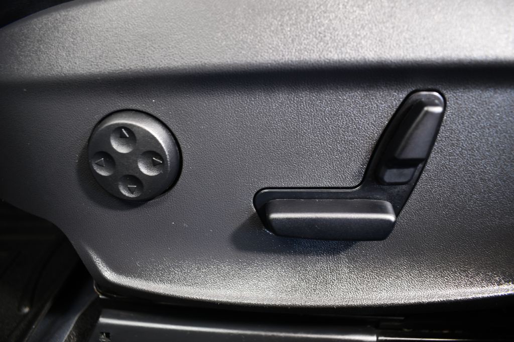 2016 Tesla Model S Image 41