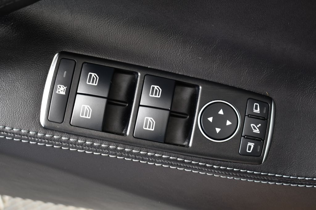 2016 Tesla Model S Image 42