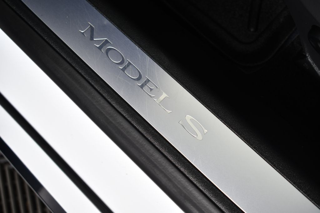 2016 Tesla Model S Image 43