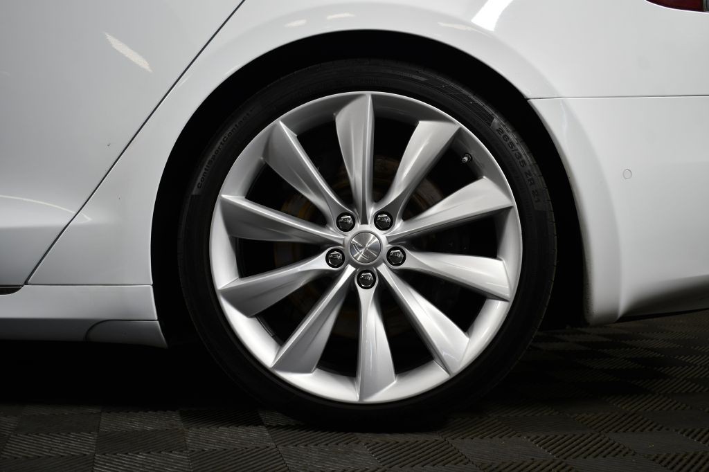 2016 Tesla Model S Image 44