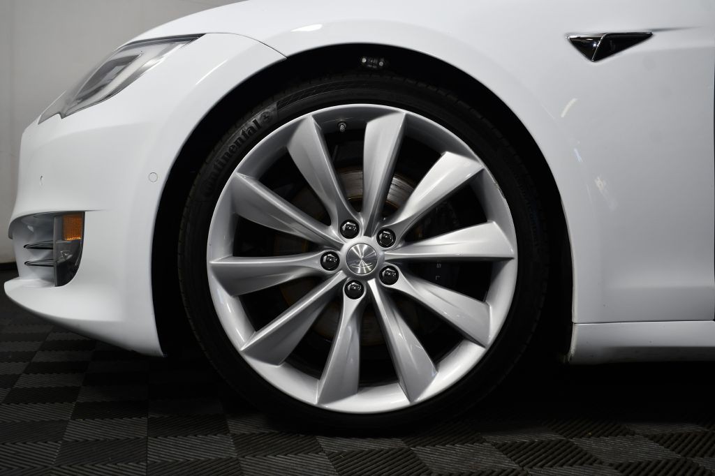 2016 Tesla Model S Image 45