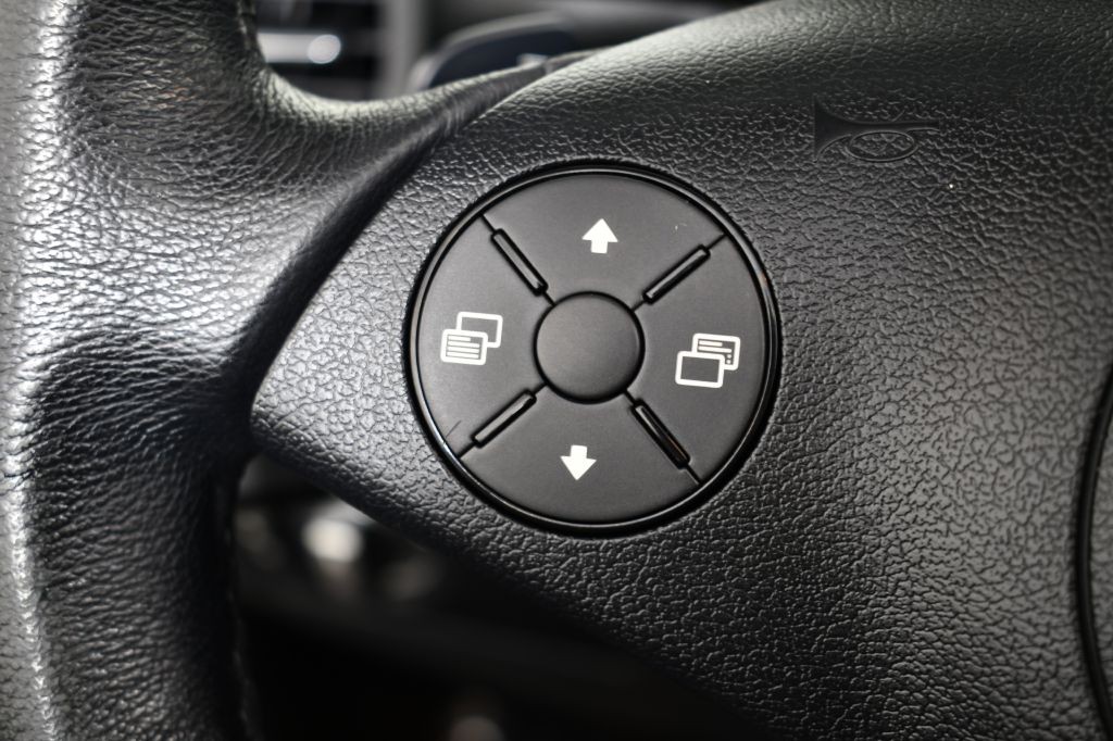 2009 Mercedes-Benz SLK-Class Image 32