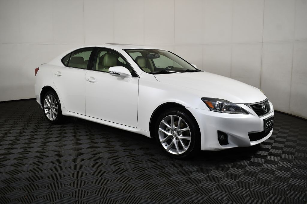 2011 Lexus IS Image 4
