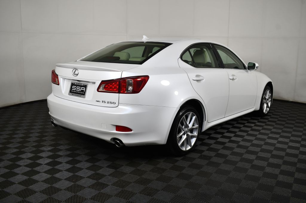 2011 Lexus IS Image 7