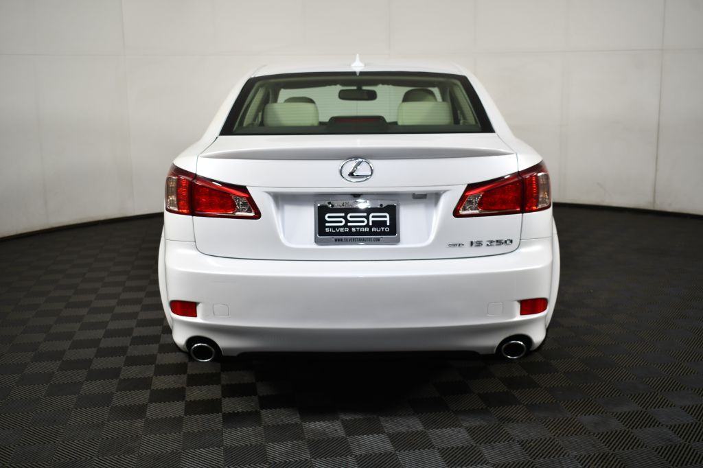 2011 Lexus IS Image 8