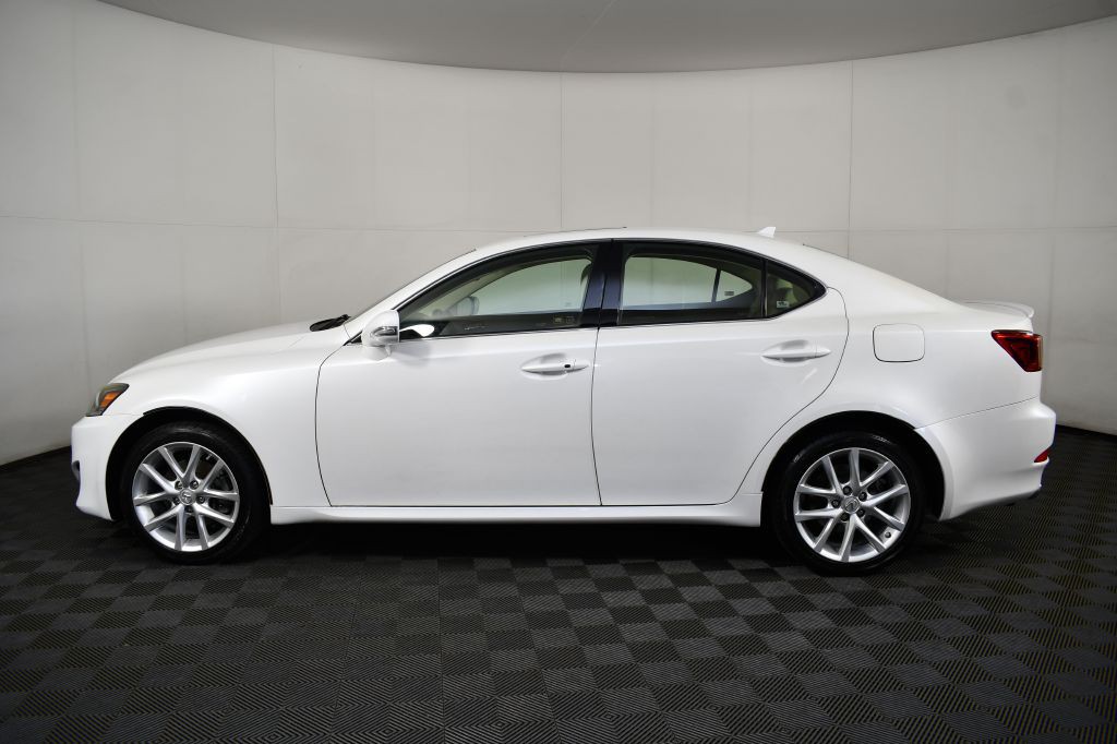 2011 Lexus IS Image 11