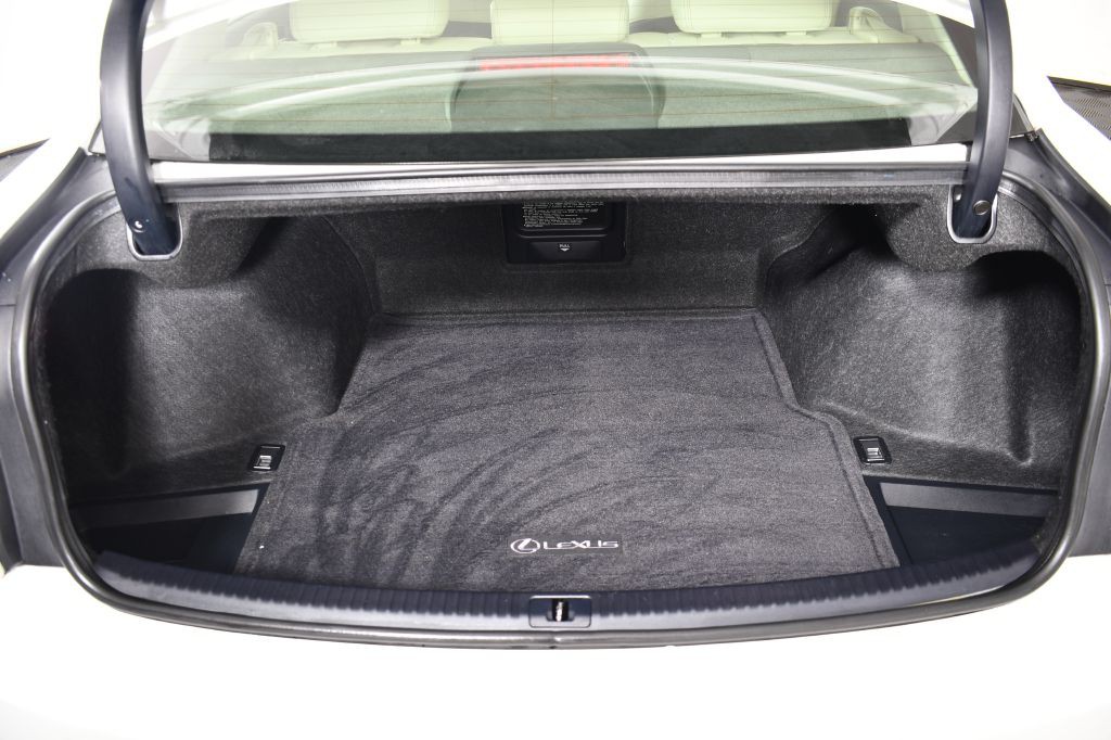 2011 Lexus IS Image 13