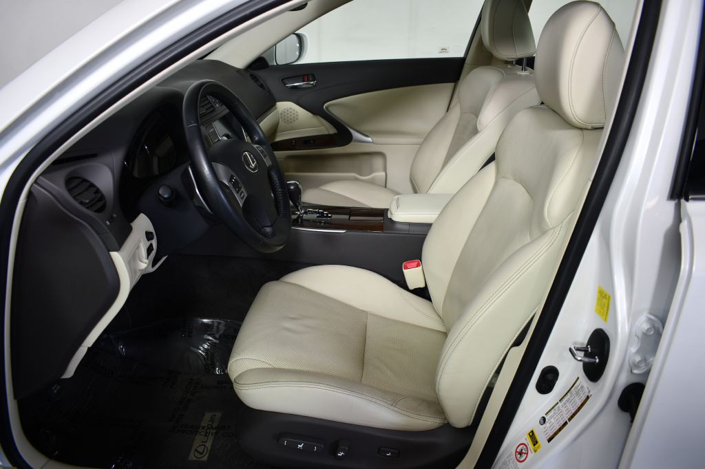 2011 Lexus IS Image 15