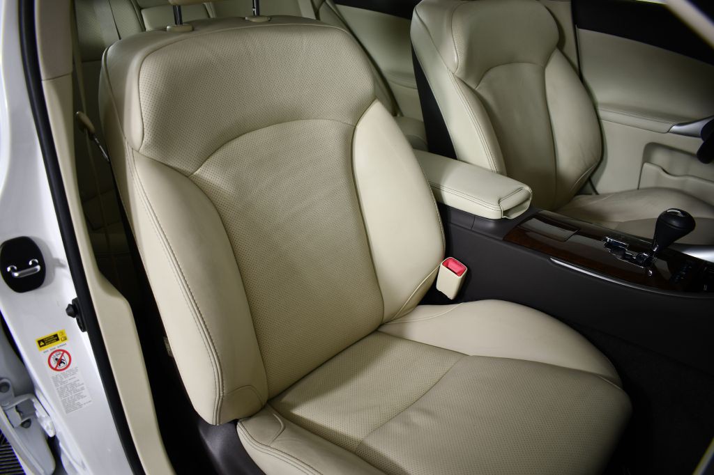 2011 Lexus IS Image 18