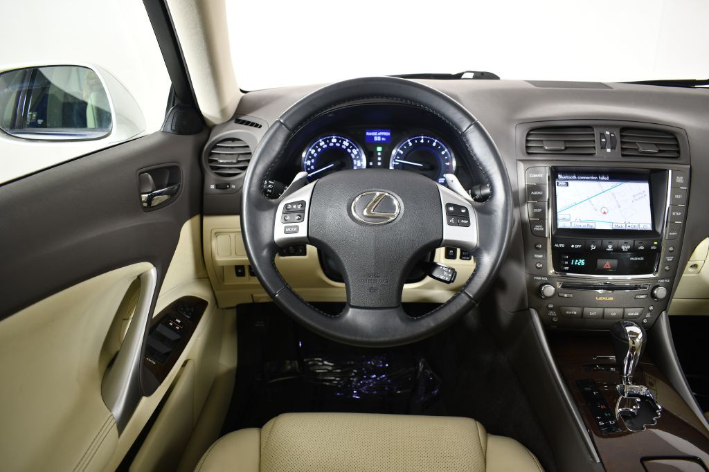 2011 Lexus IS Image 24