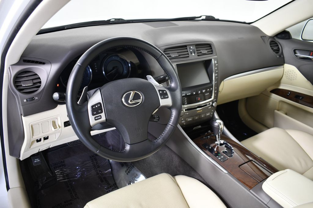 2011 Lexus IS Image 25