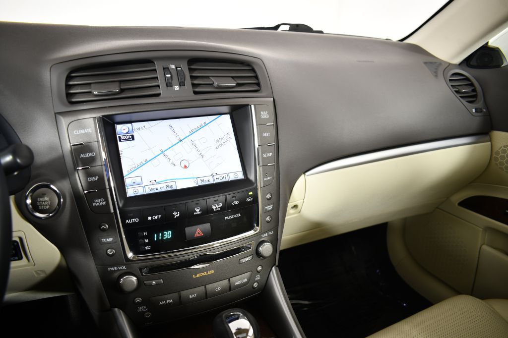 2011 Lexus IS Image 29