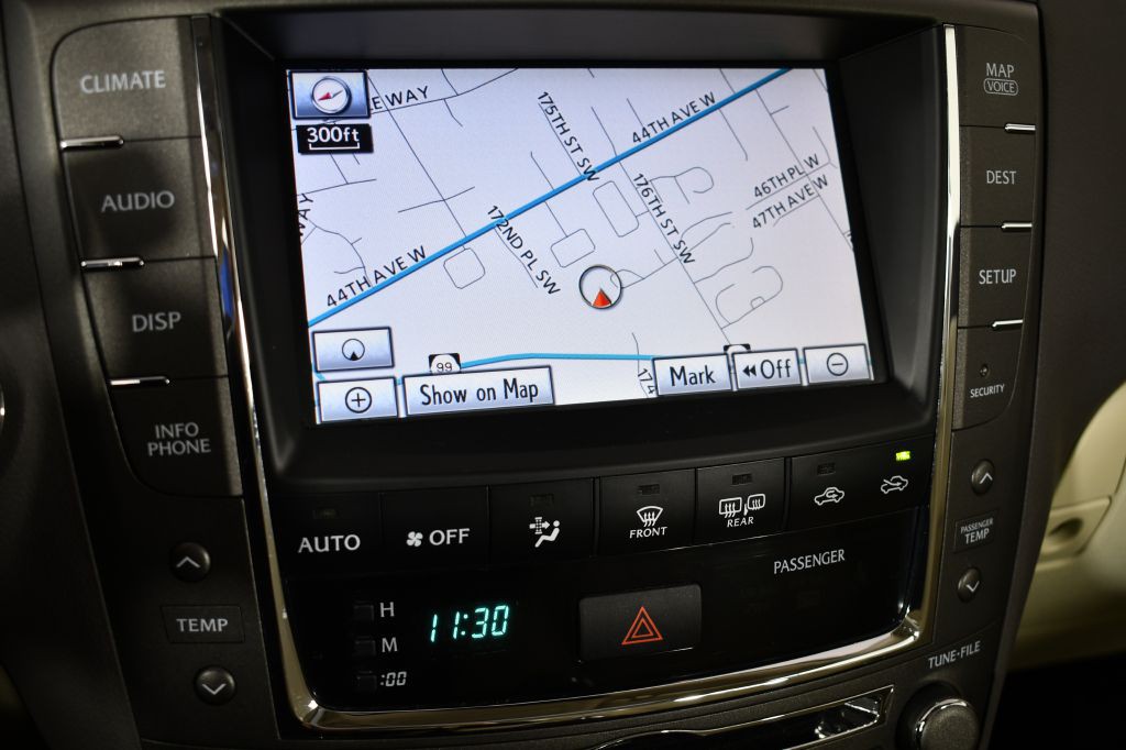 2011 Lexus IS Image 30