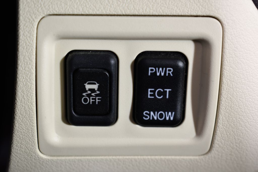 2011 Lexus IS Image 32