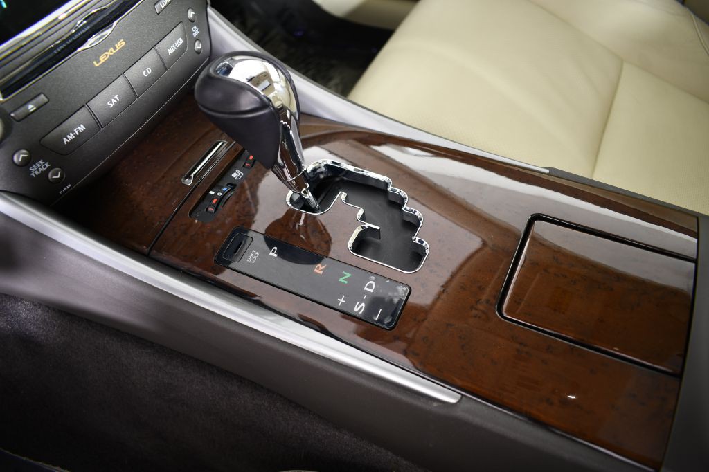 2011 Lexus IS Image 34