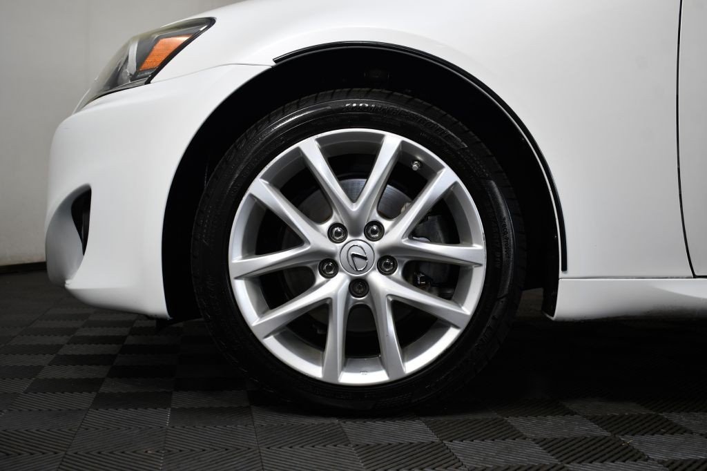2011 Lexus IS Image 43