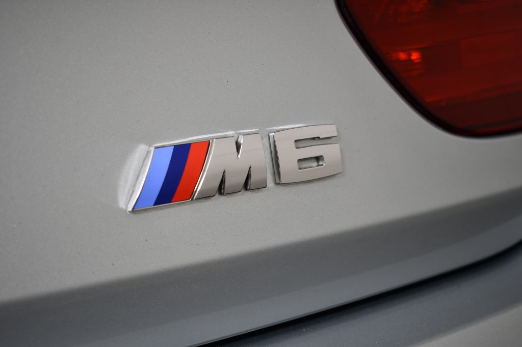 2012 BMW M6 Image 20