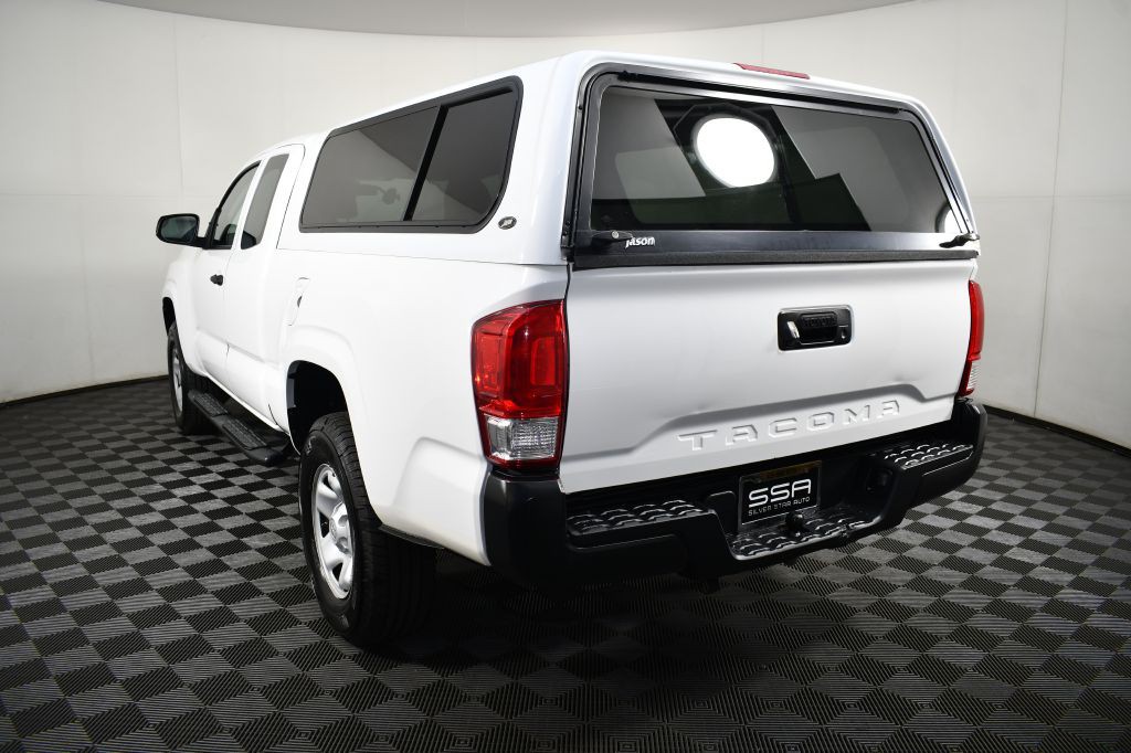 2016 Toyota Tacoma Image 10