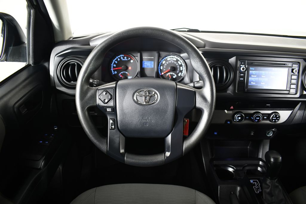 2016 Toyota Tacoma Image 16