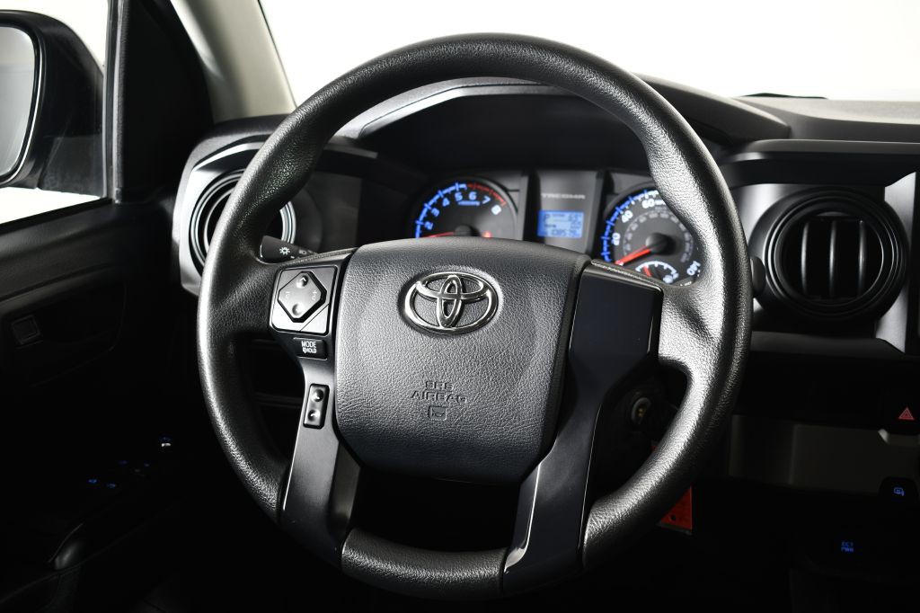 2016 Toyota Tacoma Image 17