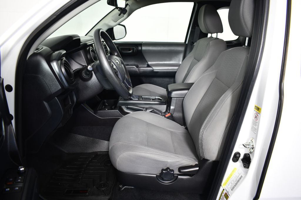 2016 Toyota Tacoma Image 18