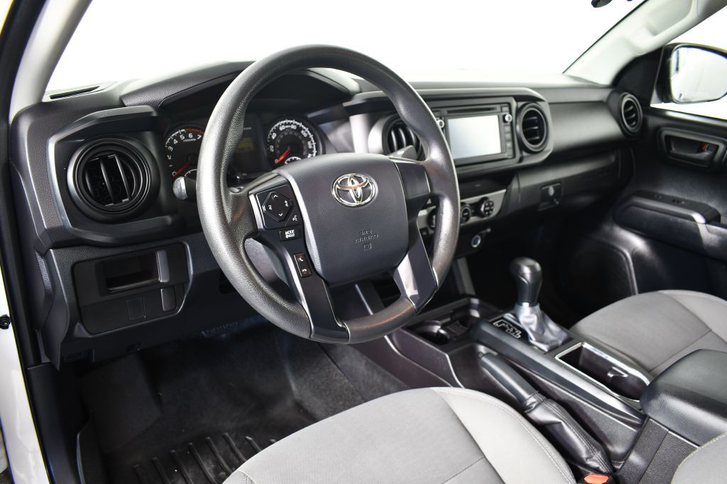 2016 Toyota Tacoma Image 19