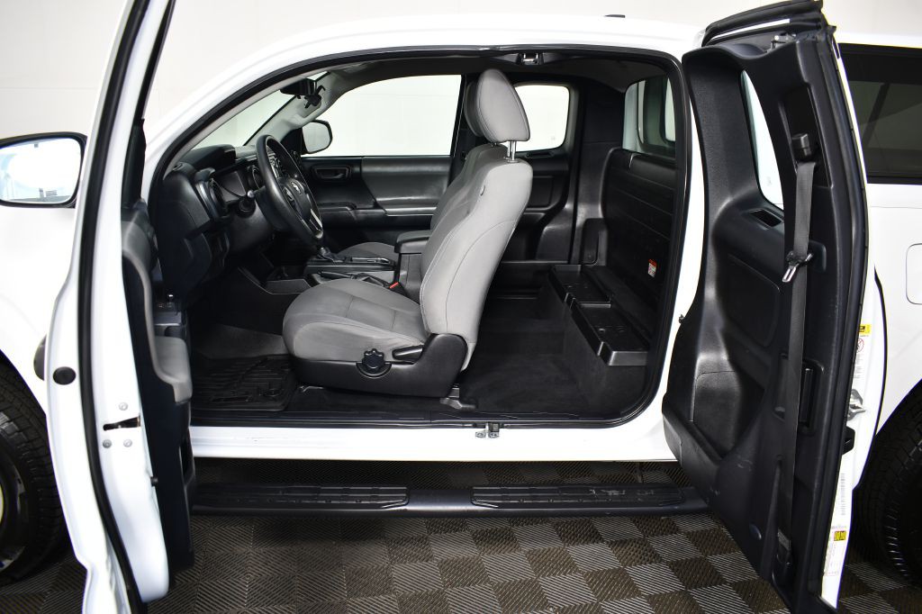 2016 Toyota Tacoma Image 21