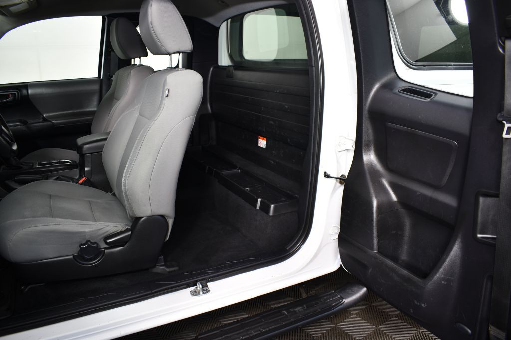 2016 Toyota Tacoma Image 22