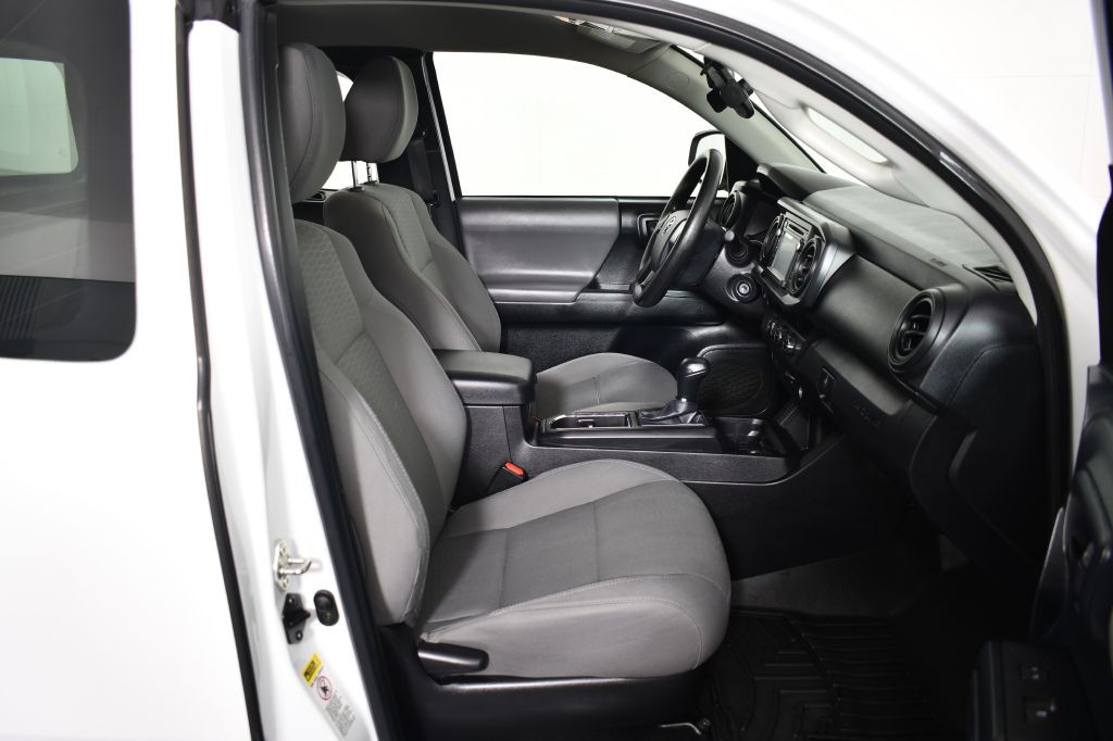 2016 Toyota Tacoma Image 23