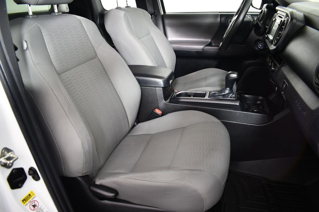 2016 Toyota Tacoma Image 24