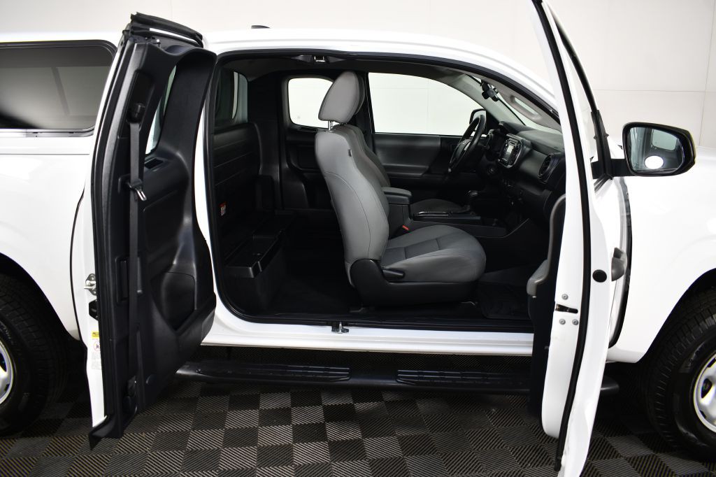 2016 Toyota Tacoma Image 25