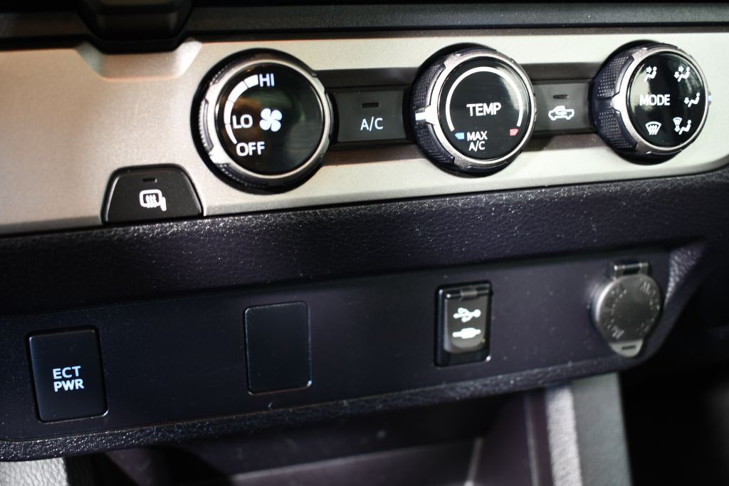 2016 Toyota Tacoma Image 35