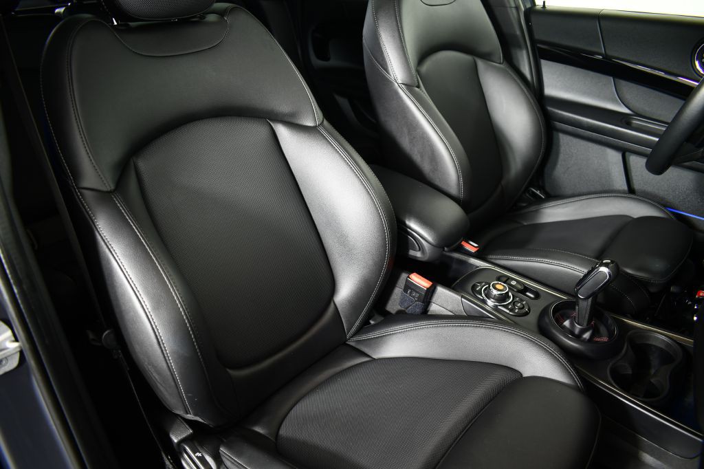 2021 MINI Cooper Image 24