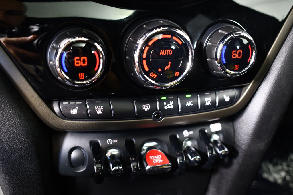 2021 MINI Cooper Image 31